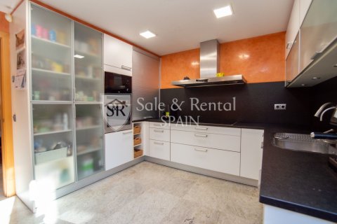 Сasa de 7 dormitorios en venta en Blanes, Gerona, Cataluña, Spain № 6736 - foto 12