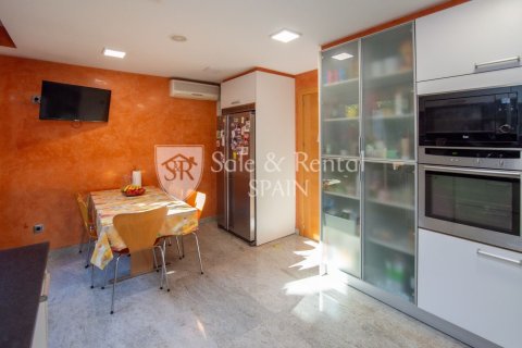 Сasa de 7 dormitorios en venta en Blanes, Gerona, Cataluña, Spain № 6736 - foto 13