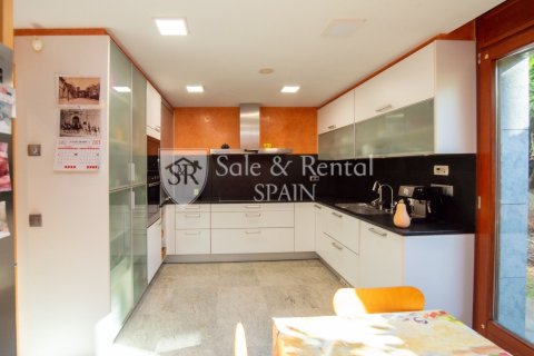 Сasa de 7 dormitorios en venta en Blanes, Gerona, Cataluña, Spain № 6736 - foto 11
