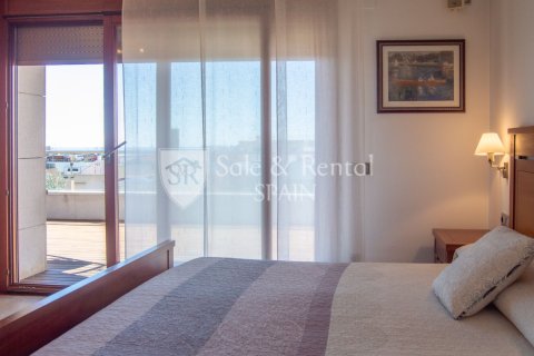 Сasa de 7 dormitorios en venta en Blanes, Gerona, Cataluña, Spain № 6736 - foto 24
