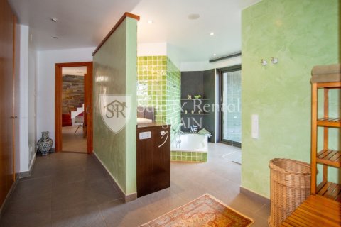 Сasa de 5 dormitorios en venta en Tossa de Mar, Gerona, Cataluña, Spain № 6735 - foto 23