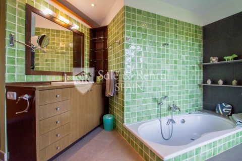 Сasa de 5 dormitorios en venta en Tossa de Mar, Gerona, Cataluña, Spain № 6735 - foto 25