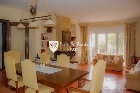Сasa de 6 dormitorios en venta en Lloret de Mar, Gerona, Cataluña, Spain № 6739 - foto 2