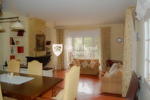 Сasa de 6 dormitorios en venta en Lloret de Mar, Gerona, Cataluña, Spain № 6739 - foto 10