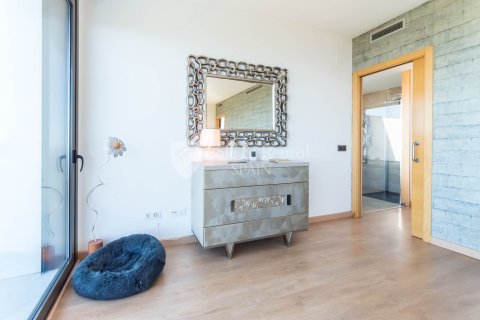 Сasa de 4 dormitorios en venta en Lloret de Mar, Gerona, Cataluña, Spain № 6738 - foto 30