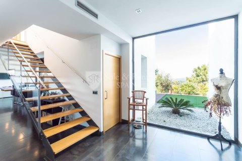 Сasa de 4 dormitorios en venta en Lloret de Mar, Gerona, Cataluña, Spain № 6738 - foto 3