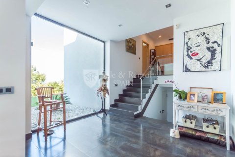 Сasa de 4 dormitorios en venta en Lloret de Mar, Gerona, Cataluña, Spain № 6738 - foto 15