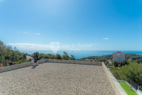 Сasa de 4 dormitorios en venta en Lloret de Mar, Gerona, Cataluña, Spain № 6738 - foto 26