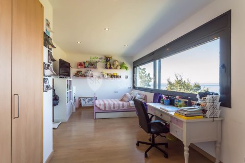 Сasa de 4 dormitorios en venta en Lloret de Mar, Gerona, Cataluña, Spain № 6738 - foto 23