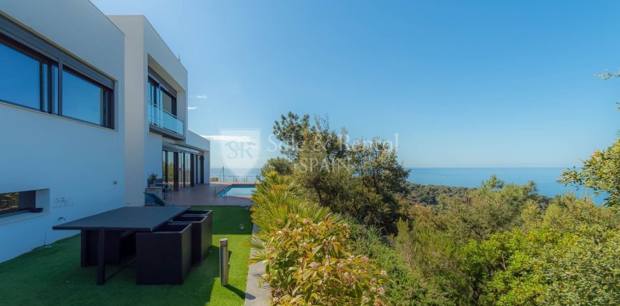 Сasa de 4 dormitorios en venta en Lloret de Mar, Gerona, Cataluña, Spain № 6738