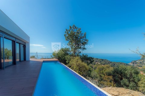 Сasa de 4 dormitorios en venta en Lloret de Mar, Gerona, Cataluña, Spain № 6738 - foto 2
