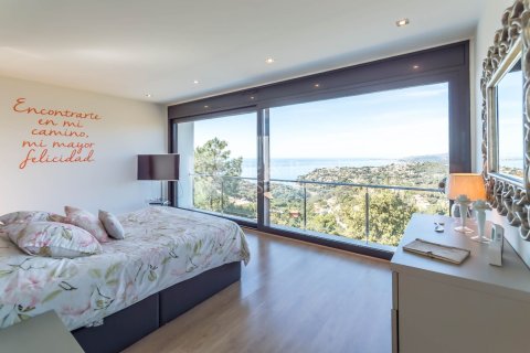 Сasa de 4 dormitorios en venta en Lloret de Mar, Gerona, Cataluña, Spain № 6738 - foto 28
