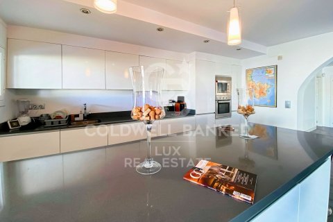 Villa de 4 dormitorios en venta en Empuriabrava, Gerona, Cataluña, Spain № 5985 - foto 16