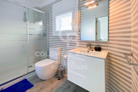 Villa de 4 dormitorios en venta en Empuriabrava, Gerona, Cataluña, Spain № 5985 - foto 25