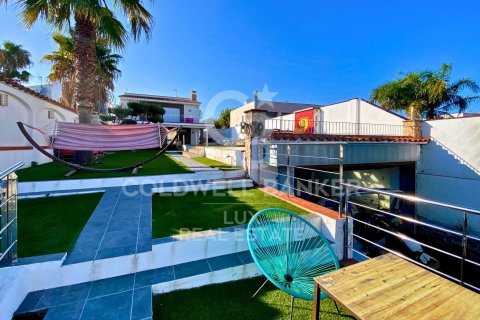 Villa de 4 dormitorios en venta en Empuriabrava, Gerona, Cataluña, Spain № 5985 - foto 13