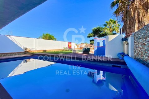 Villa de 4 dormitorios en venta en Empuriabrava, Gerona, Cataluña, Spain № 5985 - foto 10