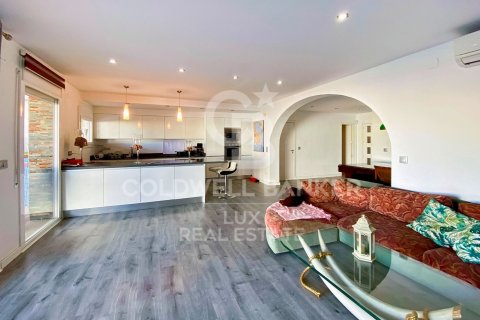 Villa de 4 dormitorios en venta en Empuriabrava, Gerona, Cataluña, Spain № 5985 - foto 17