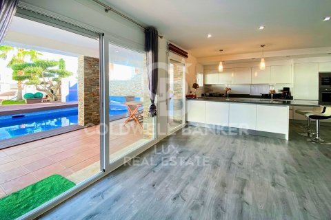 Villa de 4 dormitorios en venta en Empuriabrava, Gerona, Cataluña, Spain № 5985 - foto 14
