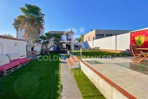 Villa de 4 dormitorios en venta en Empuriabrava, Gerona, Cataluña, Spain № 5985 - foto 6