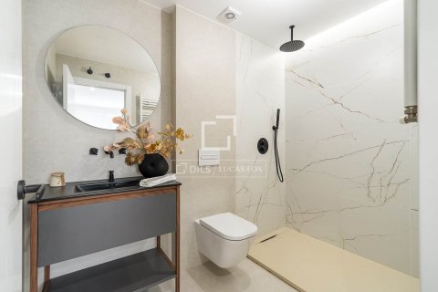 Apartamento de 3 dormitorios en venta en Barcelona, Cataluña, Spain № 8726 - foto 22