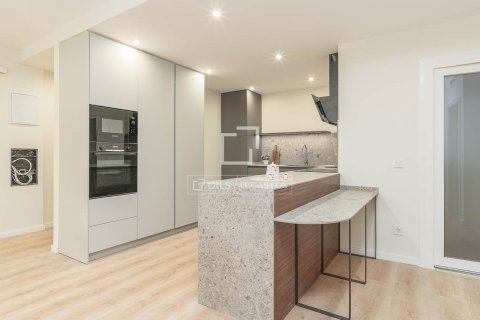 Apartamento de 3 dormitorios en venta en Barcelona, Cataluña, Spain № 8726 - foto 8