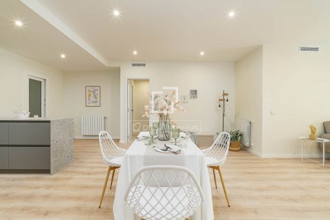 Apartamento de 3 dormitorios en venta en Barcelona, Cataluña, Spain № 8726 - foto 13
