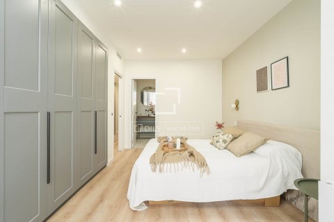 Apartamento de 3 dormitorios en venta en Barcelona, Cataluña, Spain № 8726 - foto 18