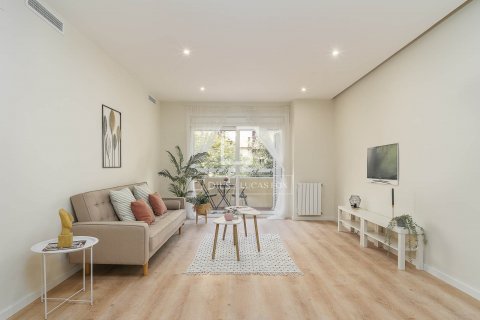 Apartamento de 3 dormitorios en venta en Barcelona, Cataluña, Spain № 8726 - foto 2