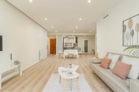 Apartamento de 3 dormitorios en venta en Barcelona, Cataluña, Spain № 8726 - foto 4