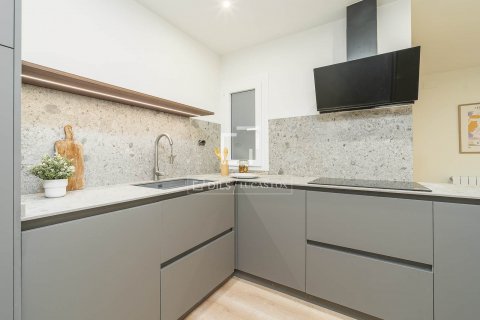 Apartamento de 3 dormitorios en venta en Barcelona, Cataluña, Spain № 8726 - foto 10