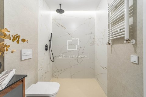 Apartamento de 3 dormitorios en venta en Barcelona, Cataluña, Spain № 8726 - foto 23