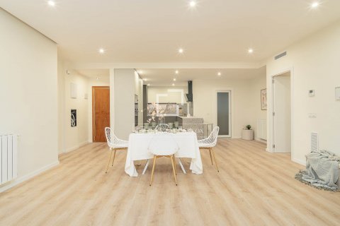 Apartamento de 3 dormitorios en venta en Barcelona, Cataluña, Spain № 8726 - foto 5