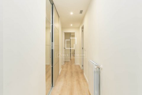 Apartamento de 3 dormitorios en venta en Barcelona, Cataluña, Spain № 8726 - foto 14