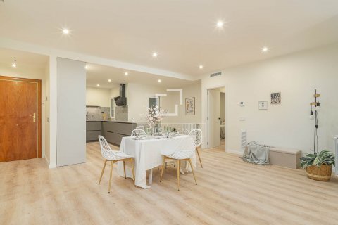 Apartamento de 3 dormitorios en venta en Barcelona, Cataluña, Spain № 8726 - foto 6