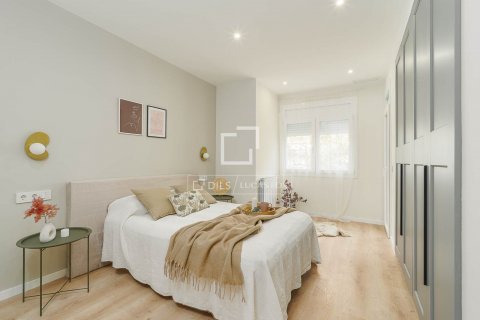 Apartamento de 3 dormitorios en venta en Barcelona, Cataluña, Spain № 8726 - foto 15