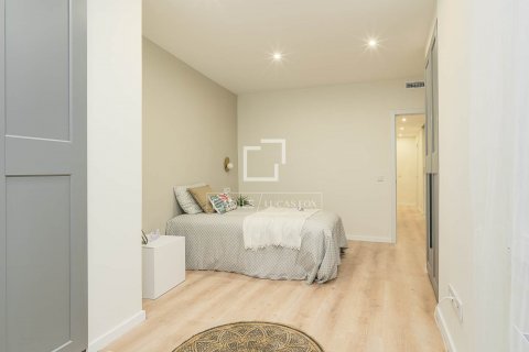 Apartamento de 3 dormitorios en venta en Barcelona, Cataluña, Spain № 8726 - foto 29