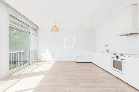 Apartamento de 3 dormitorios en venta en Barcelona, Cataluña, Spain № 8723 - foto 13