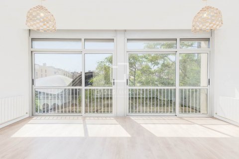 Apartamento de 3 dormitorios en venta en Barcelona, Cataluña, Spain № 8723 - foto 7