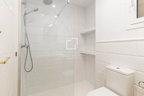 Apartamento de 3 dormitorios en venta en Barcelona, Cataluña, Spain № 8723 - foto 28