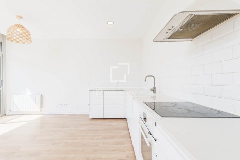 Apartamento de 3 dormitorios en venta en Barcelona, Cataluña, Spain № 8723 - foto 4