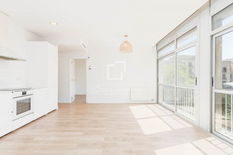 Apartamento de 3 dormitorios en venta en Barcelona, Cataluña, Spain № 8723 - foto 9