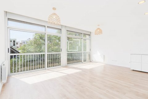 Apartamento de 3 dormitorios en venta en Barcelona, Cataluña, Spain № 8723
