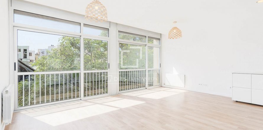 Apartamento de 3 dormitorios en venta en Barcelona, Cataluña, Spain № 8723