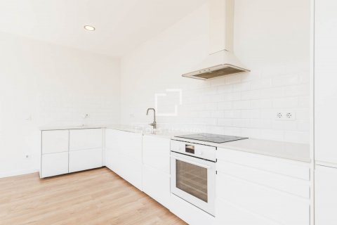 Apartamento de 3 dormitorios en venta en Barcelona, Cataluña, Spain № 8723 - foto 11