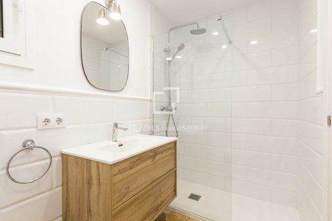 Apartamento de 3 dormitorios en venta en Barcelona, Cataluña, Spain № 8723 - foto 30