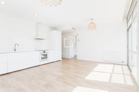 Apartamento de 3 dormitorios en venta en Barcelona, Cataluña, Spain № 8723 - foto 2