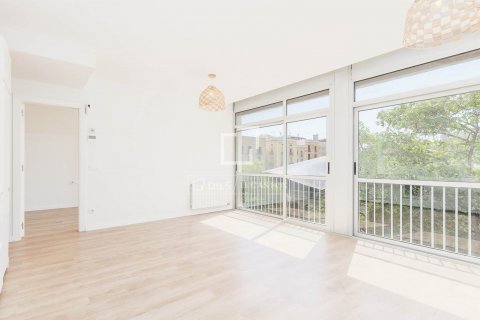 Apartamento de 3 dormitorios en venta en Barcelona, Cataluña, Spain № 8723 - foto 6