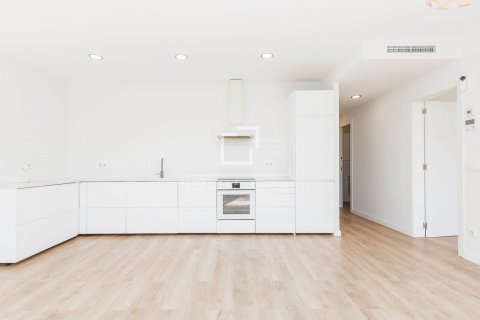 Apartamento de 3 dormitorios en venta en Barcelona, Cataluña, Spain № 8723 - foto 14