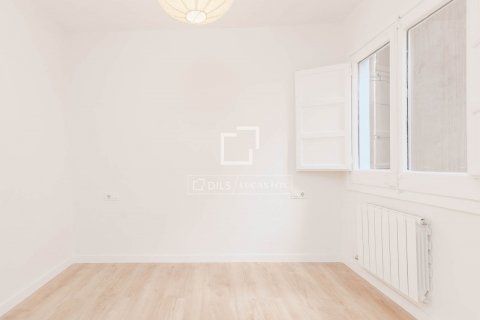 Apartamento de 3 dormitorios en venta en Barcelona, Cataluña, Spain № 8723 - foto 25