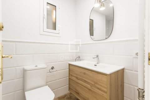 Apartamento de 3 dormitorios en venta en Barcelona, Cataluña, Spain № 8723 - foto 22